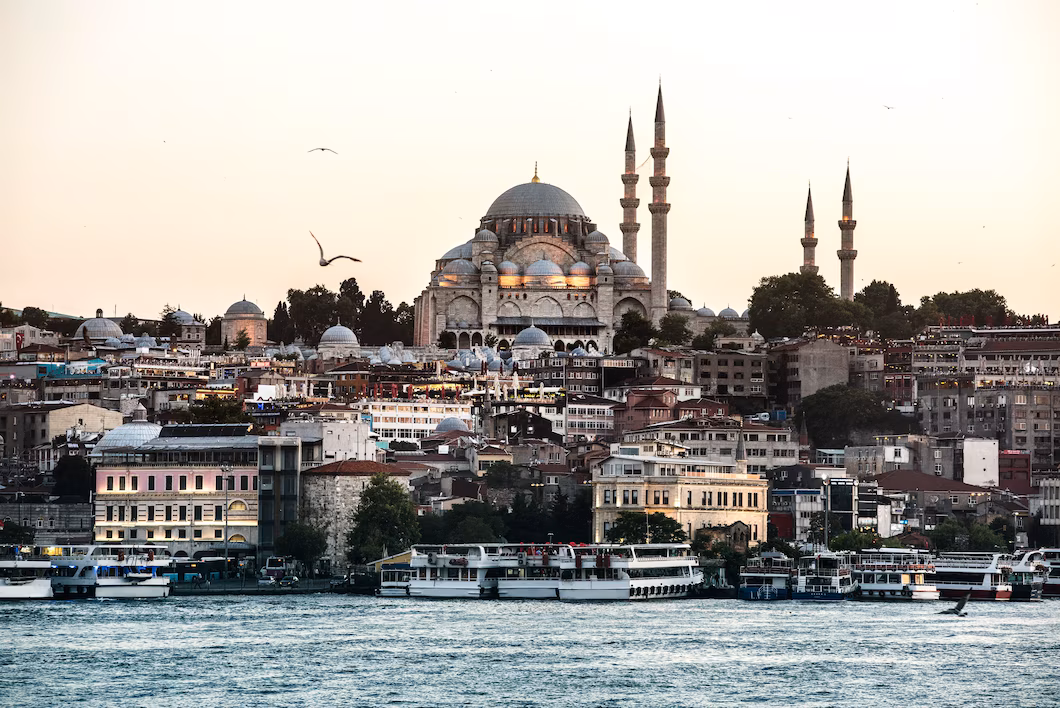 Türkiye’de Estetik Operasyonlar Neden Bu Kadar Tercih Ediliyor? 1 istanbul s ocean with cruise ship 53876 42289